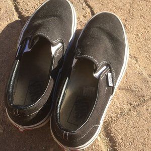 Unisex slip on black Vans (6.5m/8w)